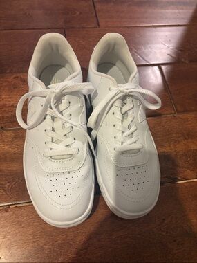 New Balance White Women's Sneakers Size 9 OR Men’s Size 7.5
